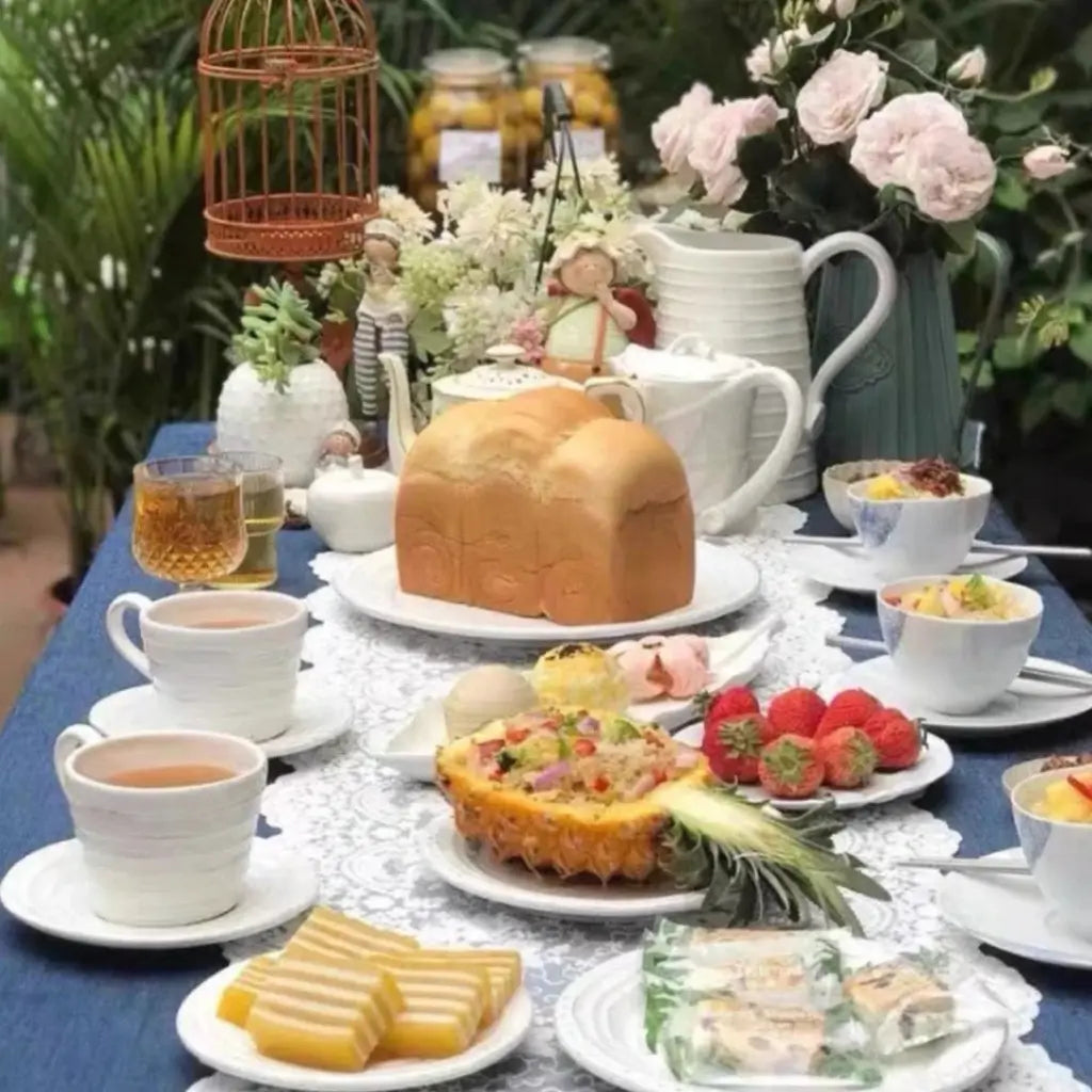 caminho-de-mesa-com-renda-branca-floral 