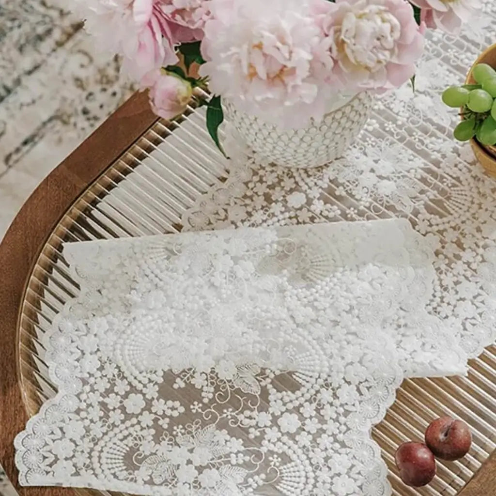 caminho-de-mesa-branco-com-renda