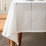 Toalha de Mesa Bordada Francês Branca (B)