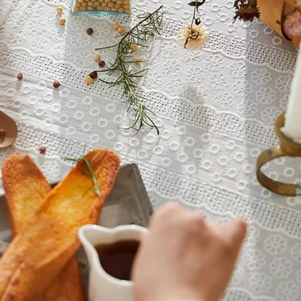 Toalha-de-Mesa-Bordada-Branca 