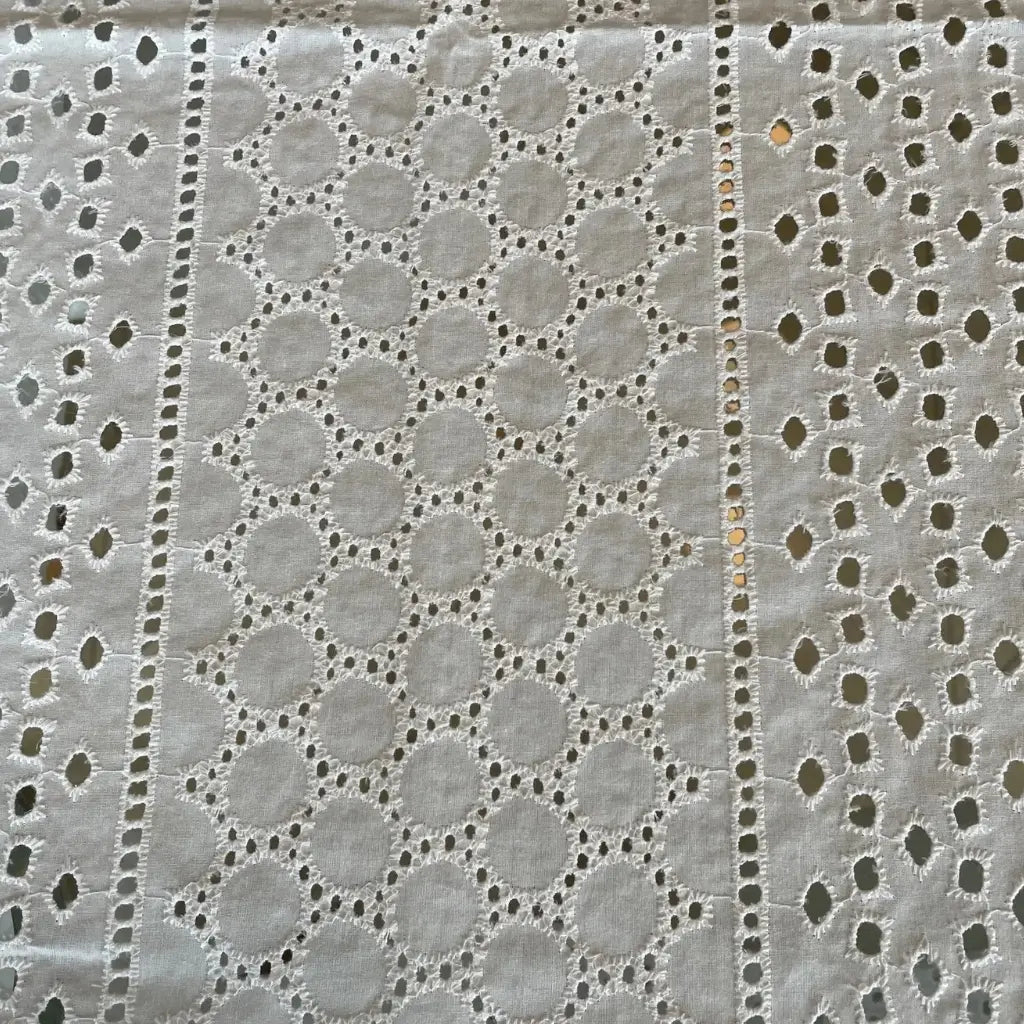 Toalha-de-Mesa-Bordada-Loja-Tazmo