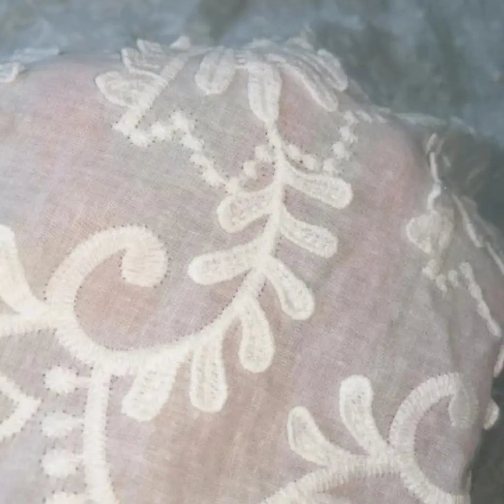 Toalha-de-Mesa-Bordada-Tazmo