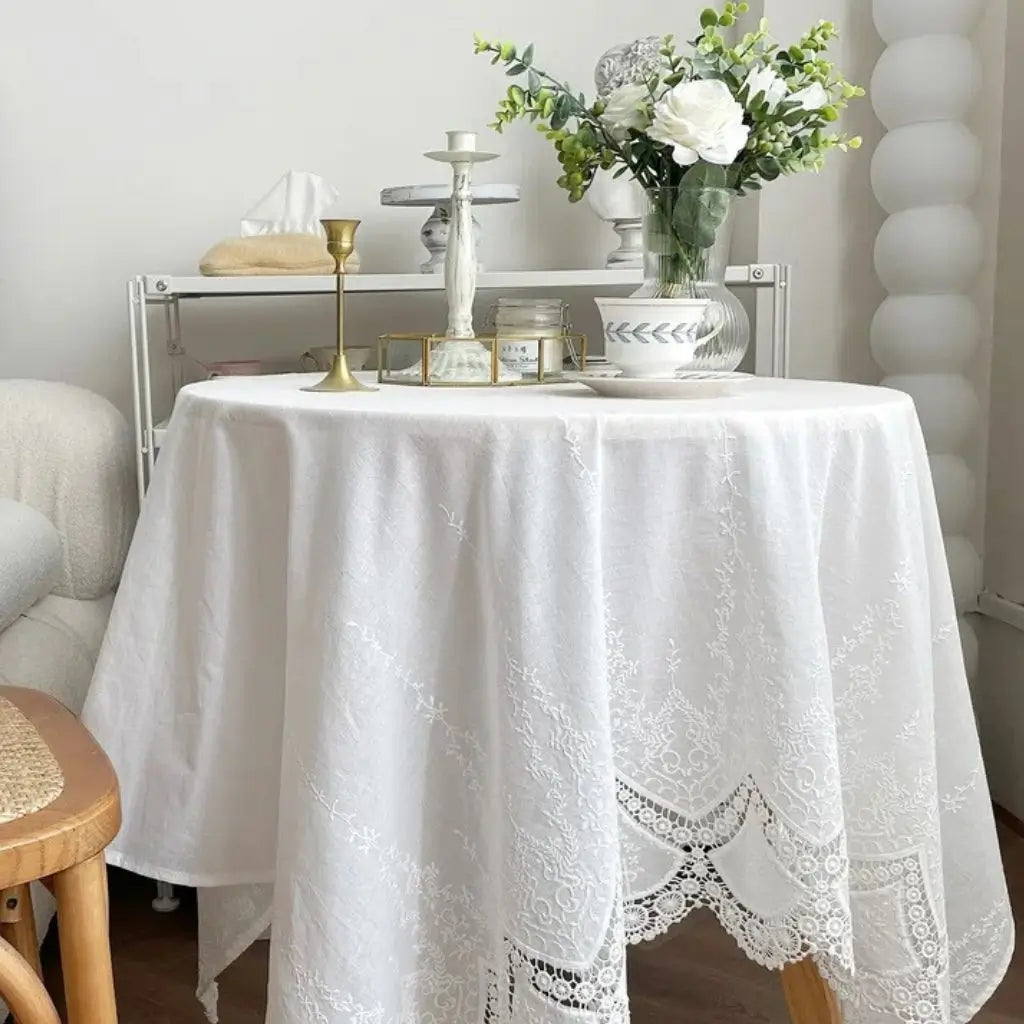 Toalha-de-Mesa-Redonda-Branca-Tazmo