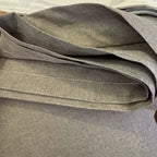 cortina de linho cinza detalhes frente, verso e bordas 