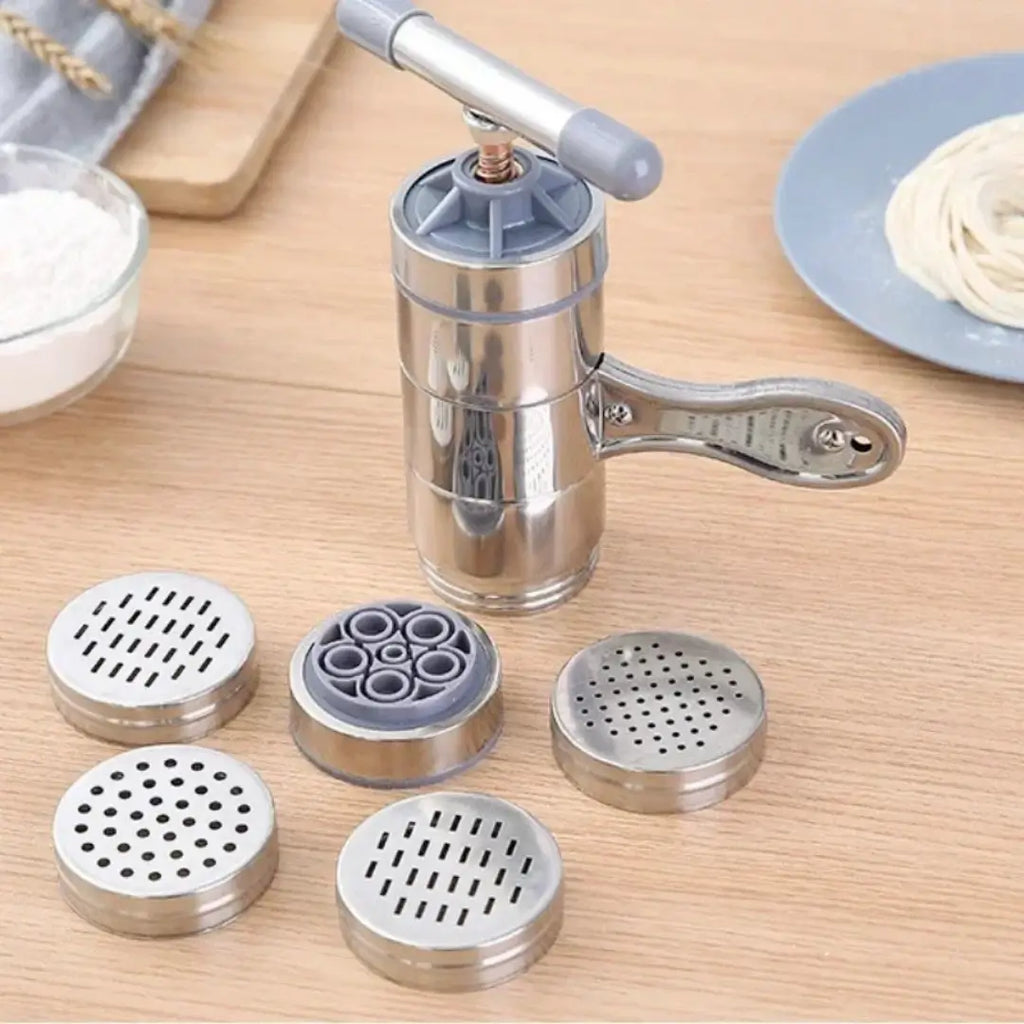 Máquina de macarrão manual de aço inox artesanal tazmo casa motrando todo kit máquina mais os cincos moldes 