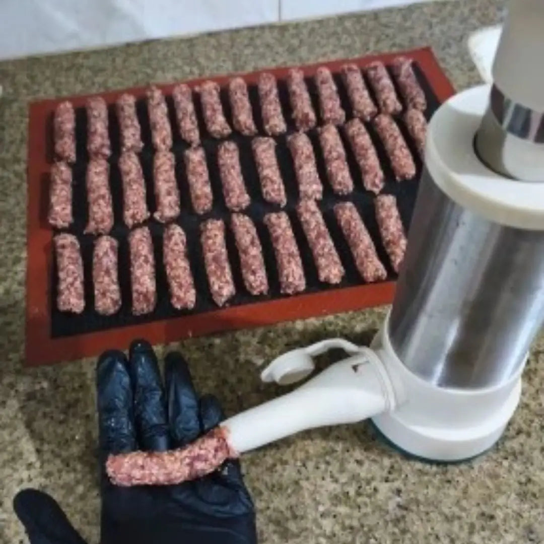 Máquina manual para linguiça e almôndega artesanal tazmo casa foto real dos produto preparando linguiça 