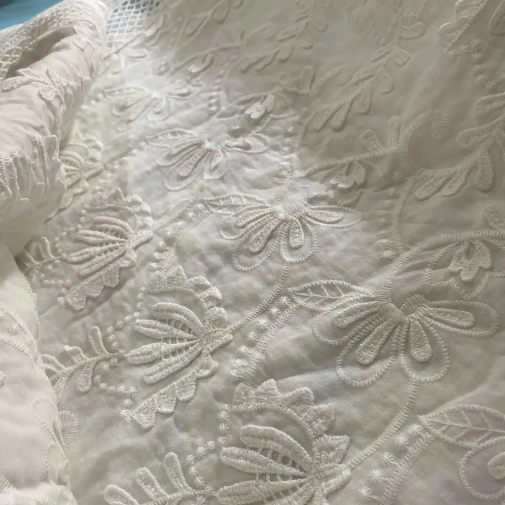 toalha-de-mesa-branca-bordada-retangular 