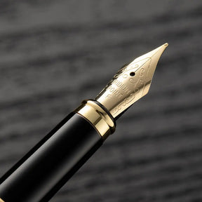 CANETA TINTEIRO COM PONTA FINA E TRAÇOS NOBRE MODELO GOLD BLACK