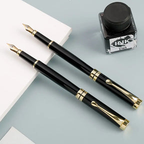 CANETA TINTEIRO COM PONTA FINA E TRAÇOS NOBRE MODELO GOLD BLACK