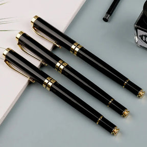CANETA TINTEIRO COM PONTA FINA E TRAÇOS NOBRE MODELO GOLD BLACK