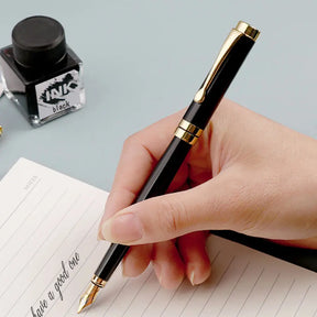 CANETA TINTEIRO COM PONTA FINA E TRAÇOS NOBRE MODELO GOLD BLACK