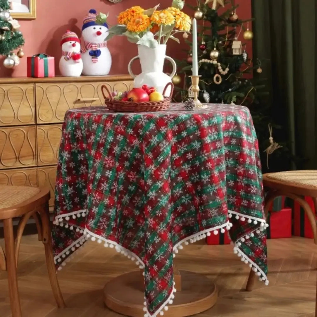 Toalha de Mesa Natal Linho Algodão Merry Christmas Verde e Vermelho com Neve Tazmo Casa 