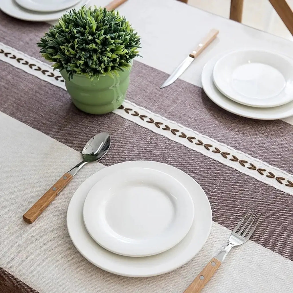Toalha de Mesa com Listra Decoração Mesa Posta Grano Corall Listra Marrom  Mesa Posta Tazmo Casa 