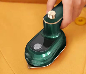 FERRO DE PASSAR ROUPA PARA VIAGENS BIVOLT VENTURO.