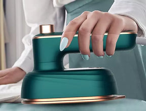 FERRO DE PASSAR ROUPA PARA VIAGENS BIVOLT VENTURO.